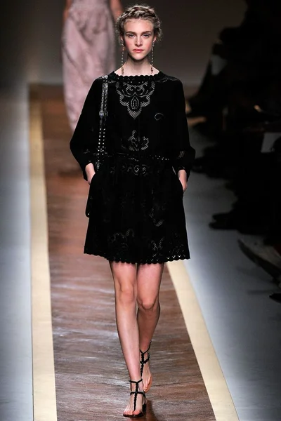 Look 3